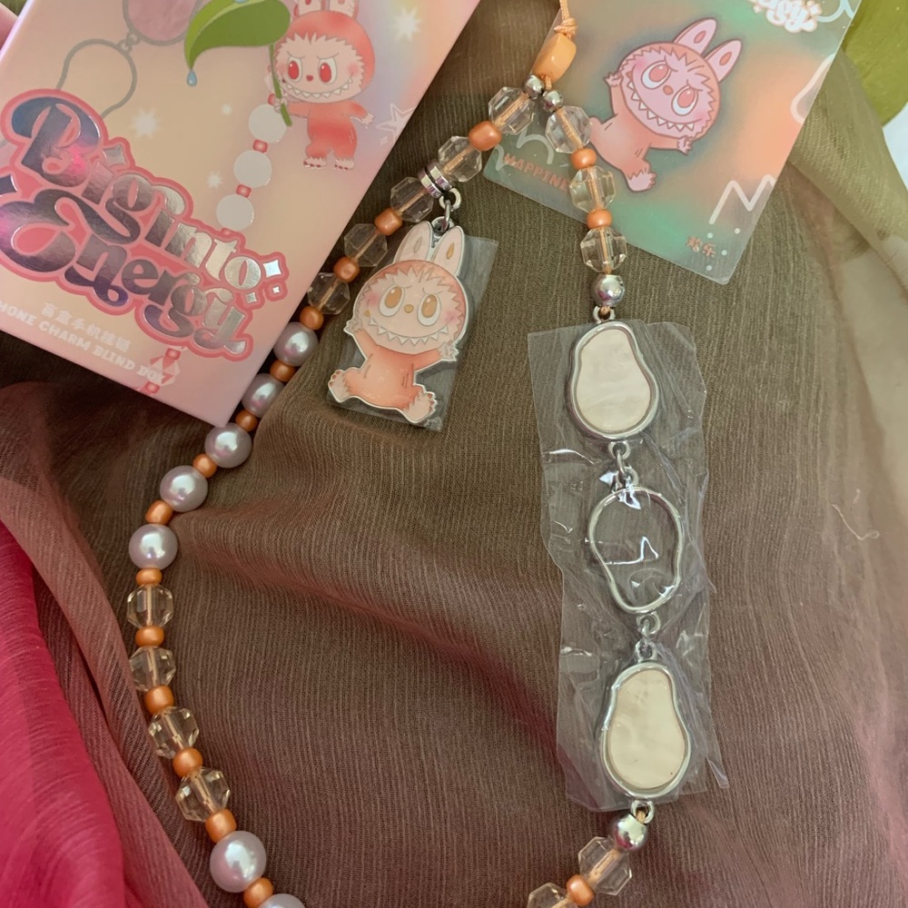 Pop Mart Big Into Energy Phone Charms 100% AUTHENTIC,(happiness)
